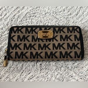 Michael Kors Signature Logo Continental Wallet
